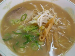 黄系ラーメン八万屋