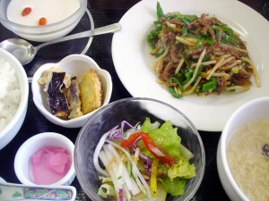 あらき 牛肉とピーマンの炒めセット